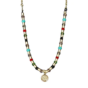 Collar mostacilla satinada y cristales con colgante de san benito enchape en oro