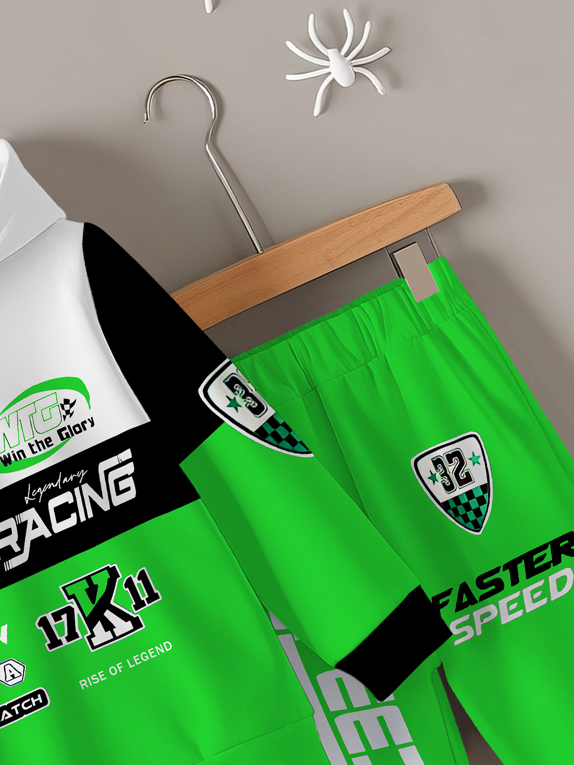 2pcs Boys' Set with racing- themed digital print design, including a long-sleeve hooded sweatshirt and sweatpants. A clothing gift for kids, of comfortable fabric. Suitable for autumn and winter, this 6