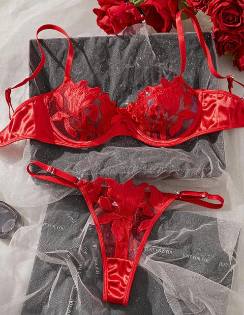 CONJUNTO FLORAL ROJO