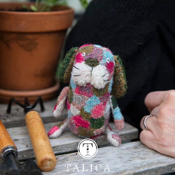 Tiny Friends: A Guide to Mosaic Embroidery - Livro Laine 3
