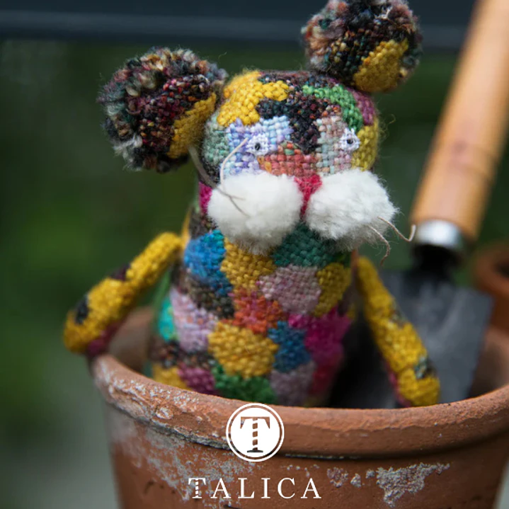 Tiny Friends: A Guide to Mosaic Embroidery - Livro Laine 6