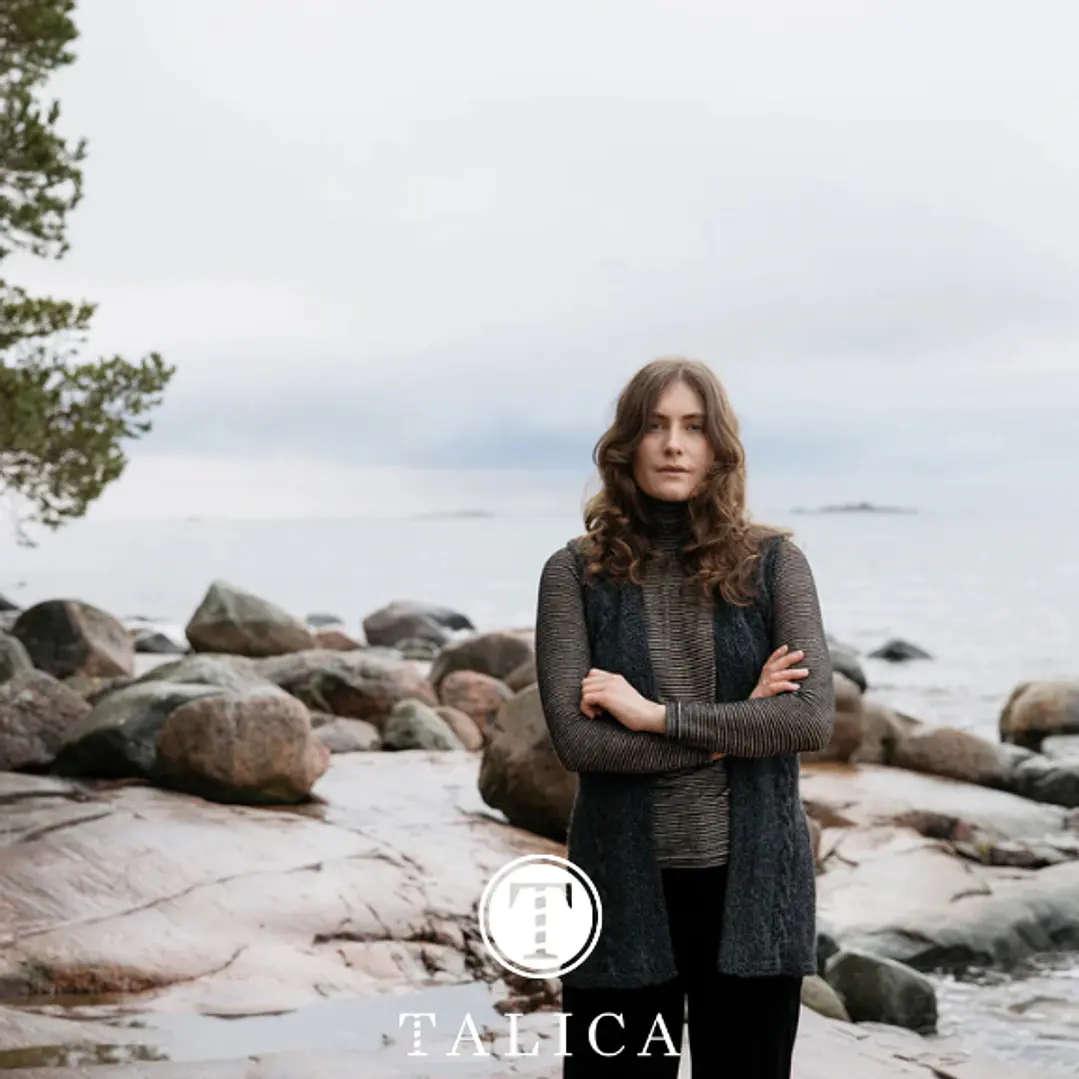 Soothing Stitches: Knits for a Quiet Mind - Livro Laine 2
