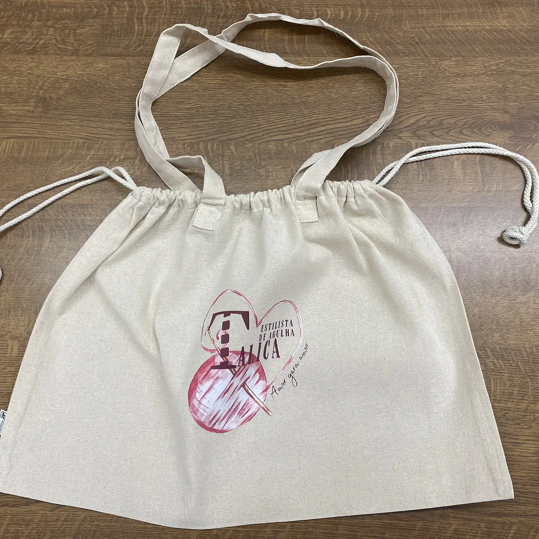Totebag com cordão modelo Coração Estilista de Agulha 1