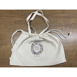 Totebag com cordão modelo Clube das Estilistas