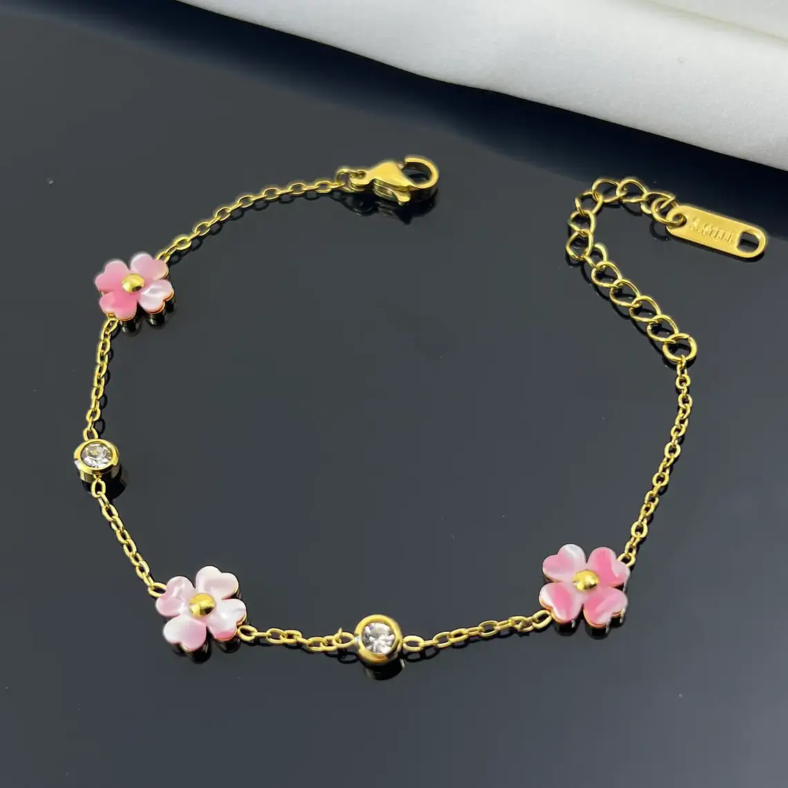 Pulseira Blossom Crystal Dourada | Aço Inoxidável 1