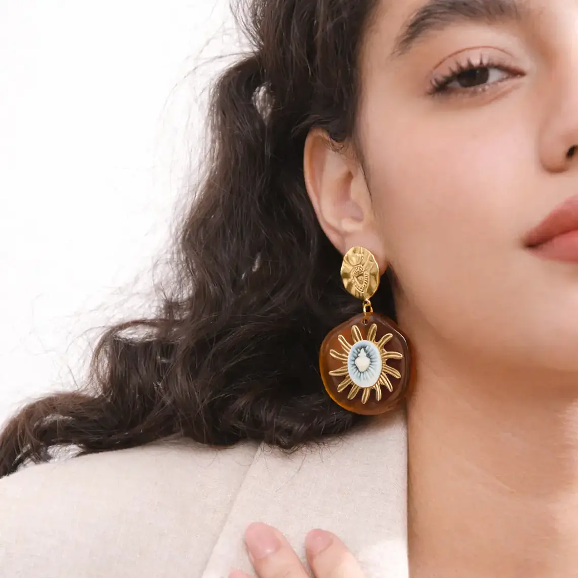 Brincos Sacred Amber Sun Dourado | Aço Inoxidável 1