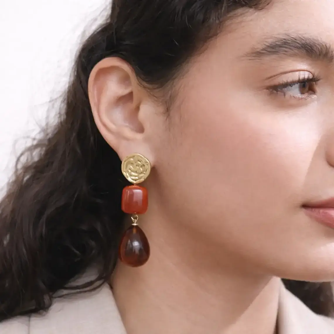 Brincos Amber Drop Dourado | Aço Inoxidável 1