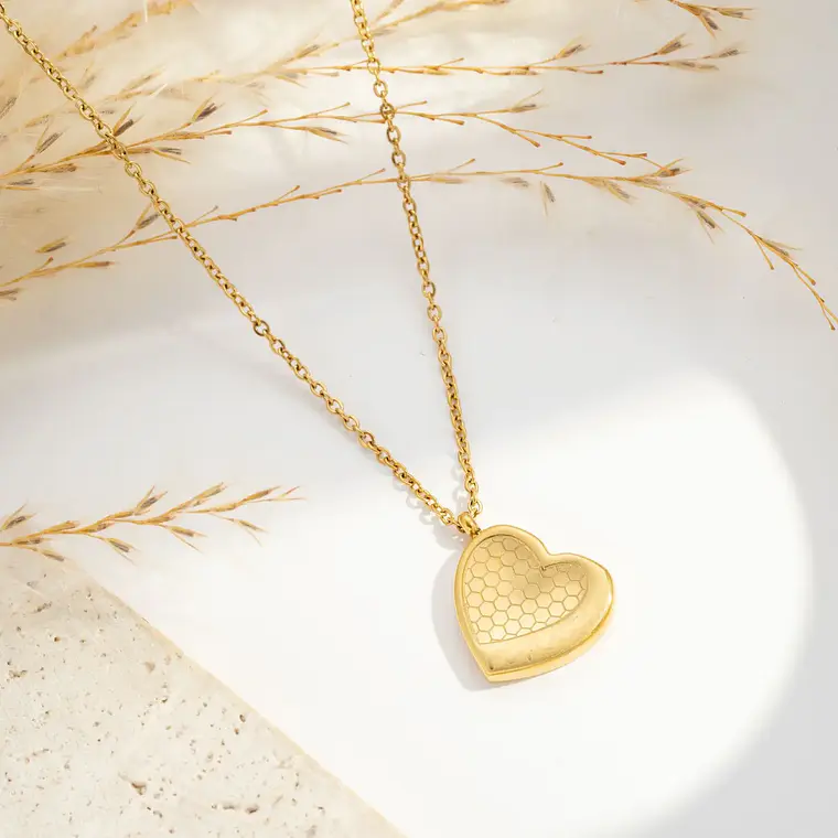 Colar Coração Favo de Mel Dourado em Aço Inoxidável 1