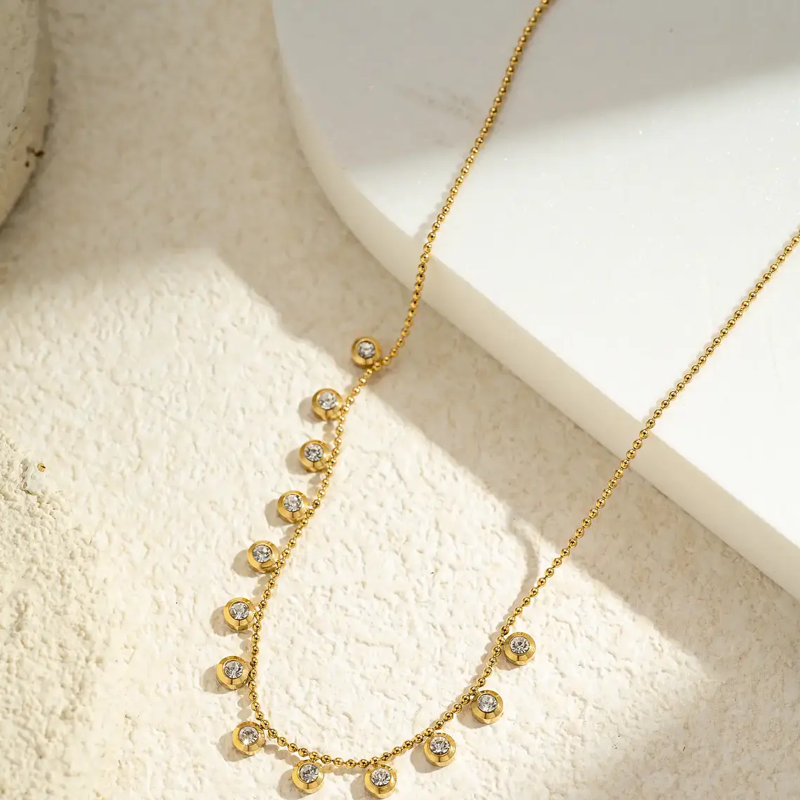 Colar Cristais Redondos Dourado em Aço Inoxidável 1