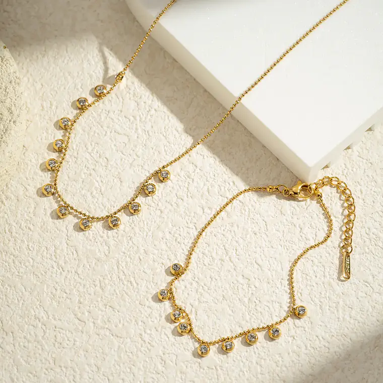 Colar Cristais Redondos Dourado em Aço Inoxidável 2