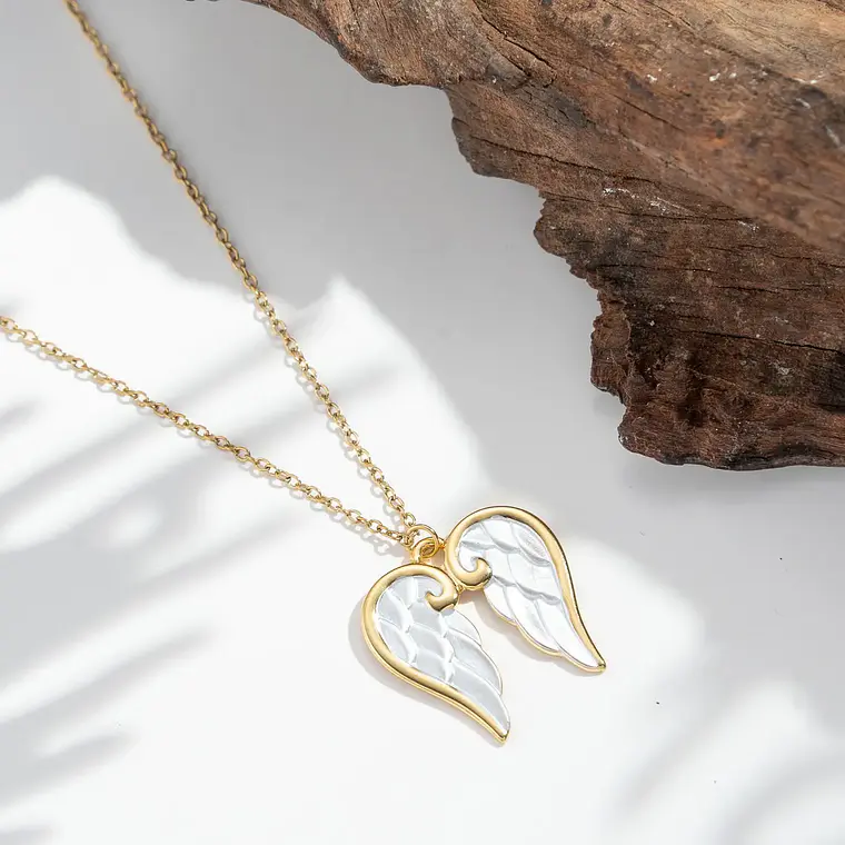 Colar Asas Celestiais Madre Pérola em Aço Inoxidável Dourado 1