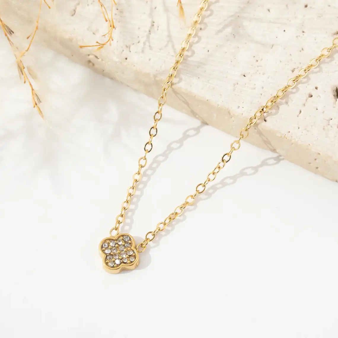 Colar Clover Shine Dourado em Aço Inoxidável 1