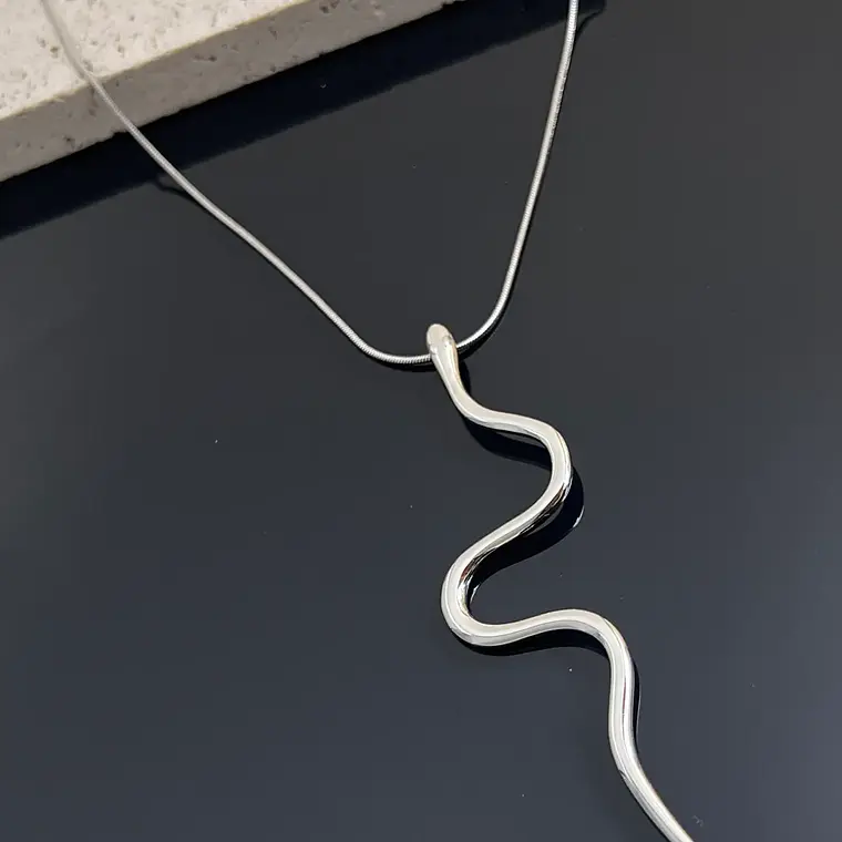 Colar Serpentine Silver em Aço Inoxidável 2