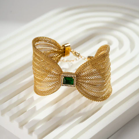 Pulseira Bow Emerald Gold em Aço Inoxidável
