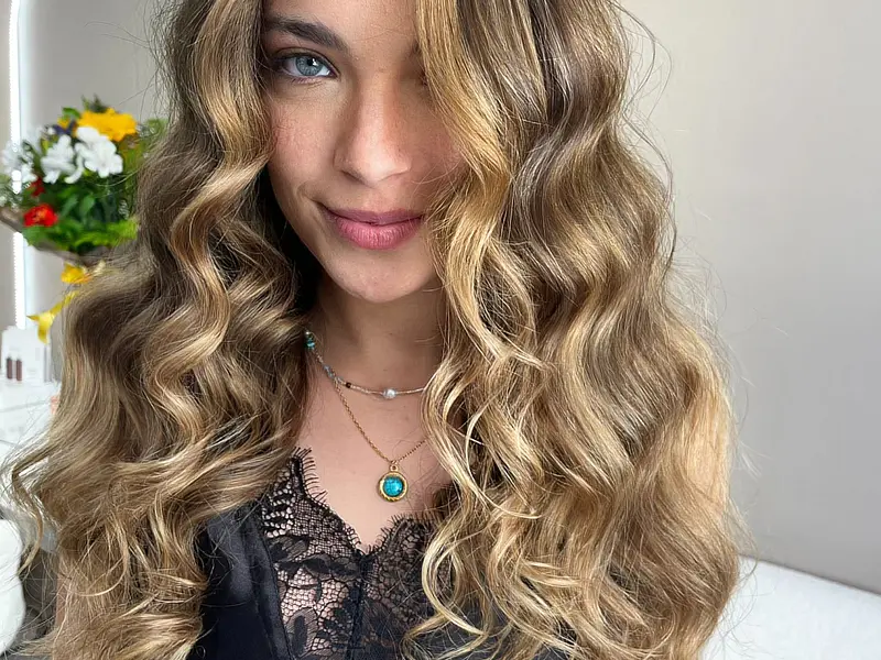 Balayage Morena Iluminada no Algarve | Ondas Naturais e Cabelo Saudável