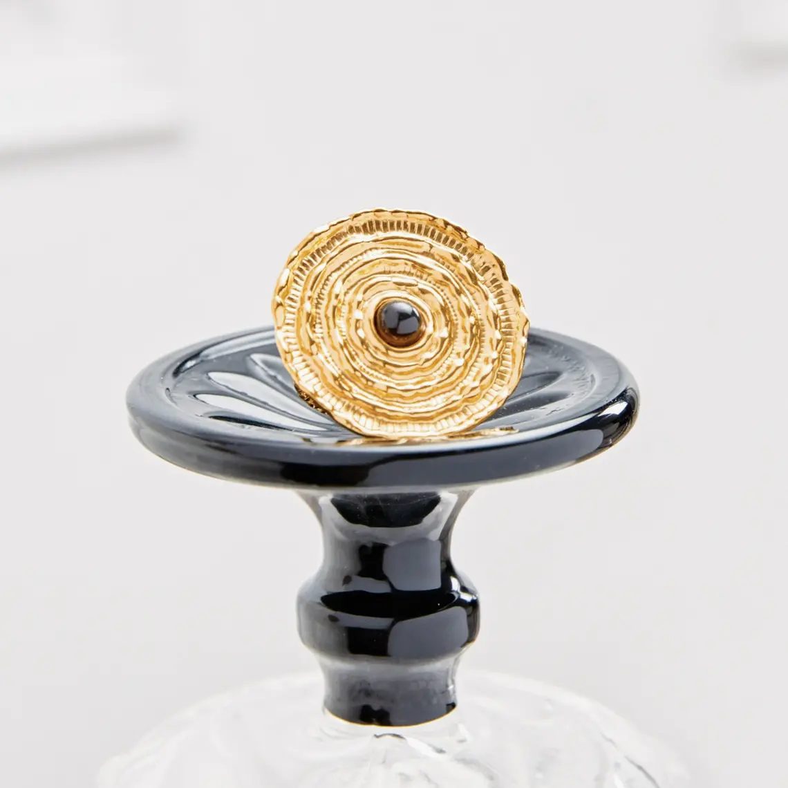 Anel Ajustável Solar Black Stone Dourado em Aço Inoxidável 2