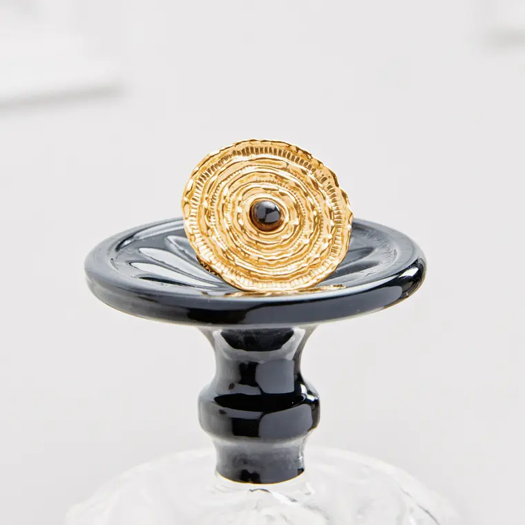Anel Ajustável Solar Black Stone Dourado em Aço Inoxidável 2