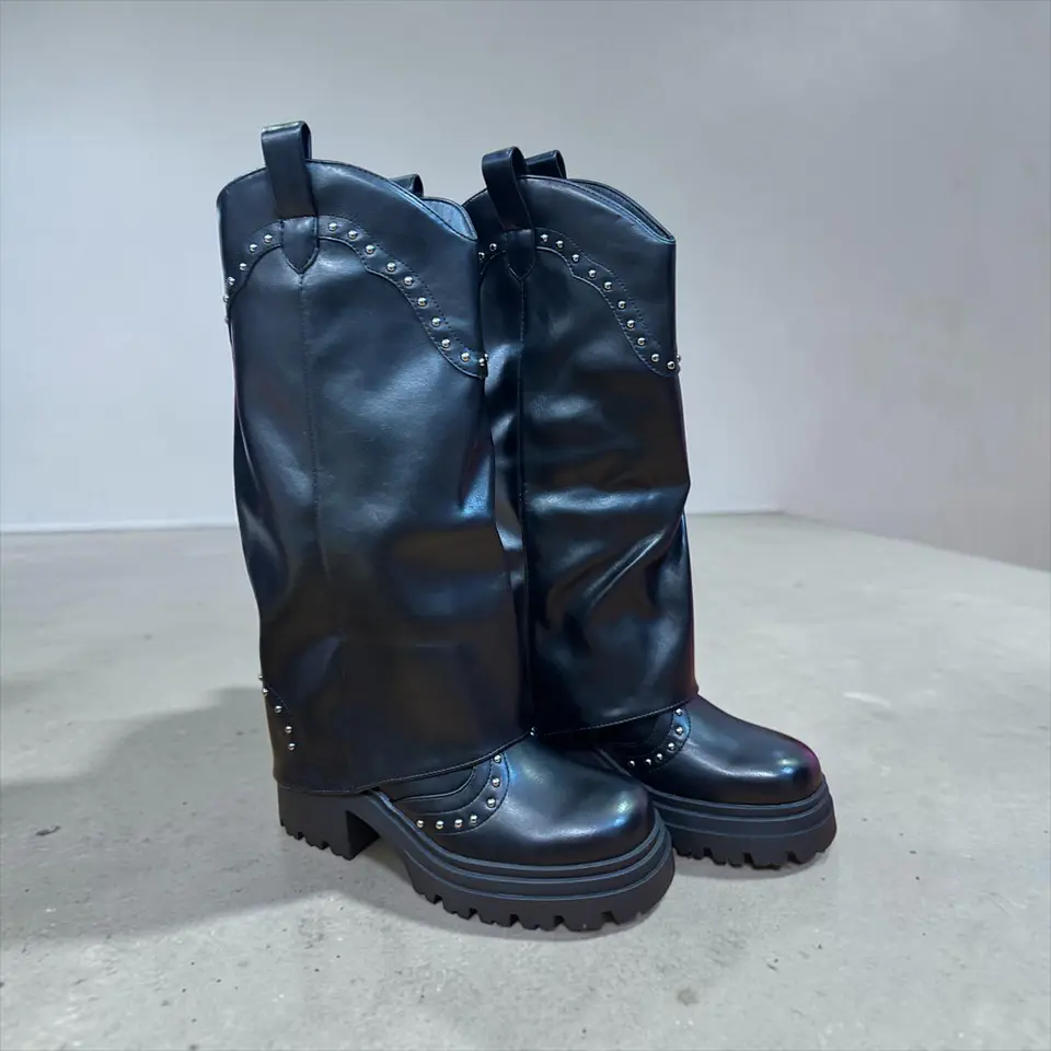 Bota tacha 2