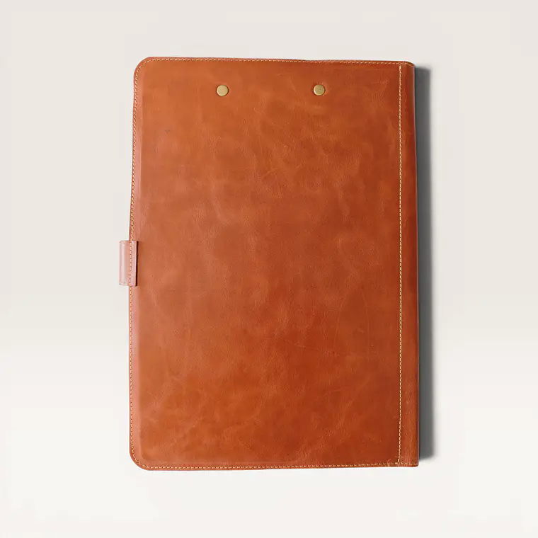 Carpeta de Cuero Rígida – Tamaño Oficio 4