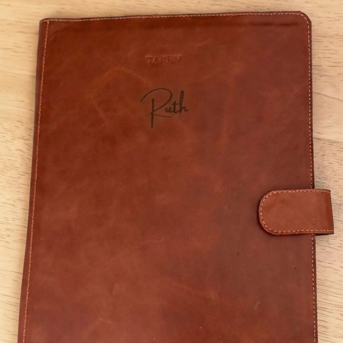 Carpeta de Cuero Rígida — Tamaño Oficio 3