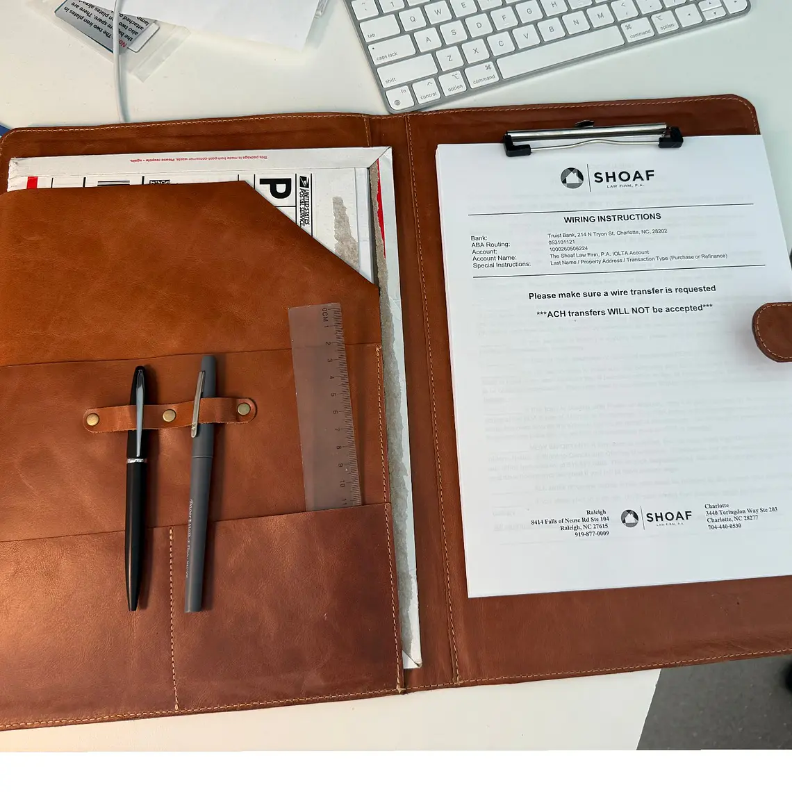 Carpeta de Cuero Rígida — Tamaño Oficio 8