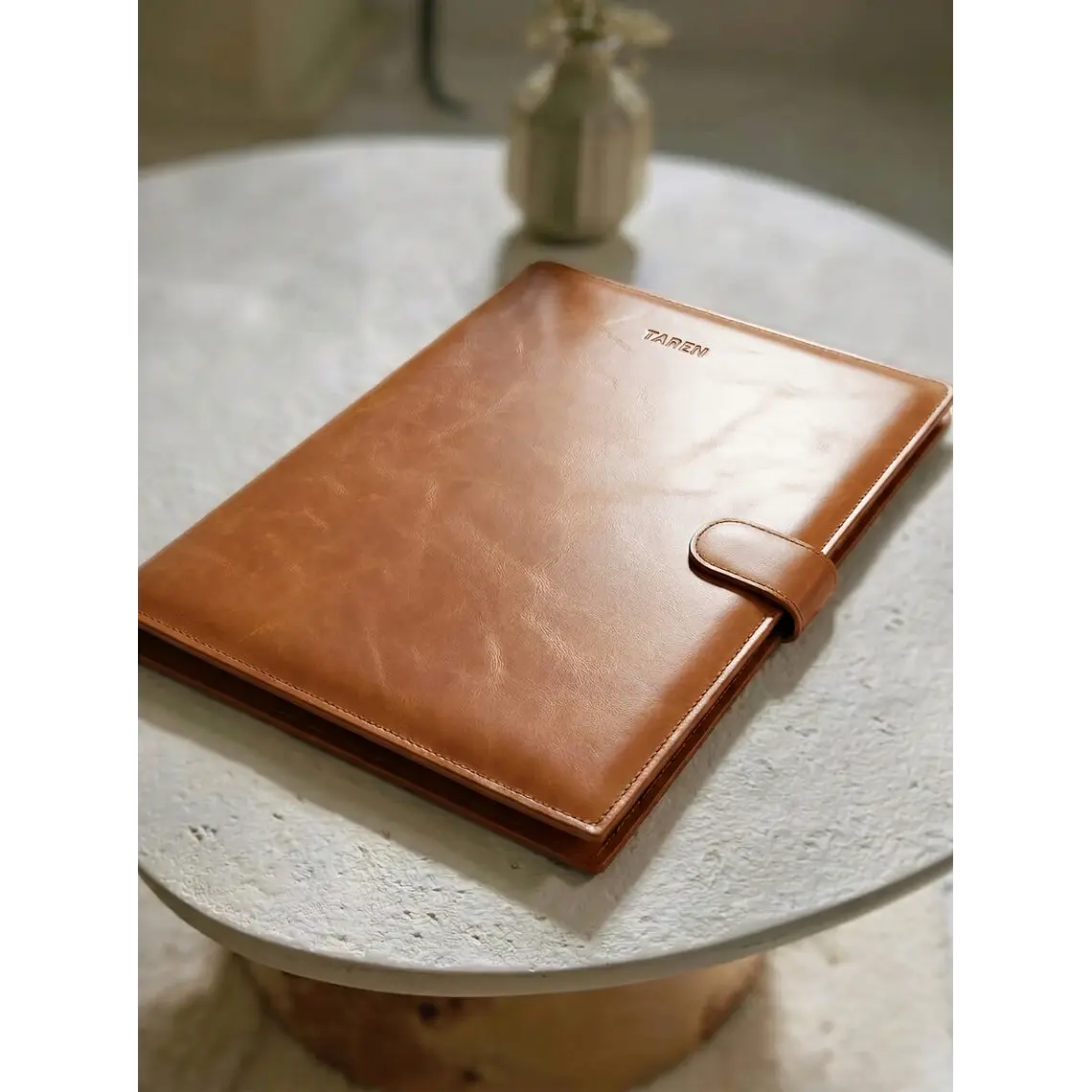 Carpeta de Cuero Rígida — Tamaño Oficio 4