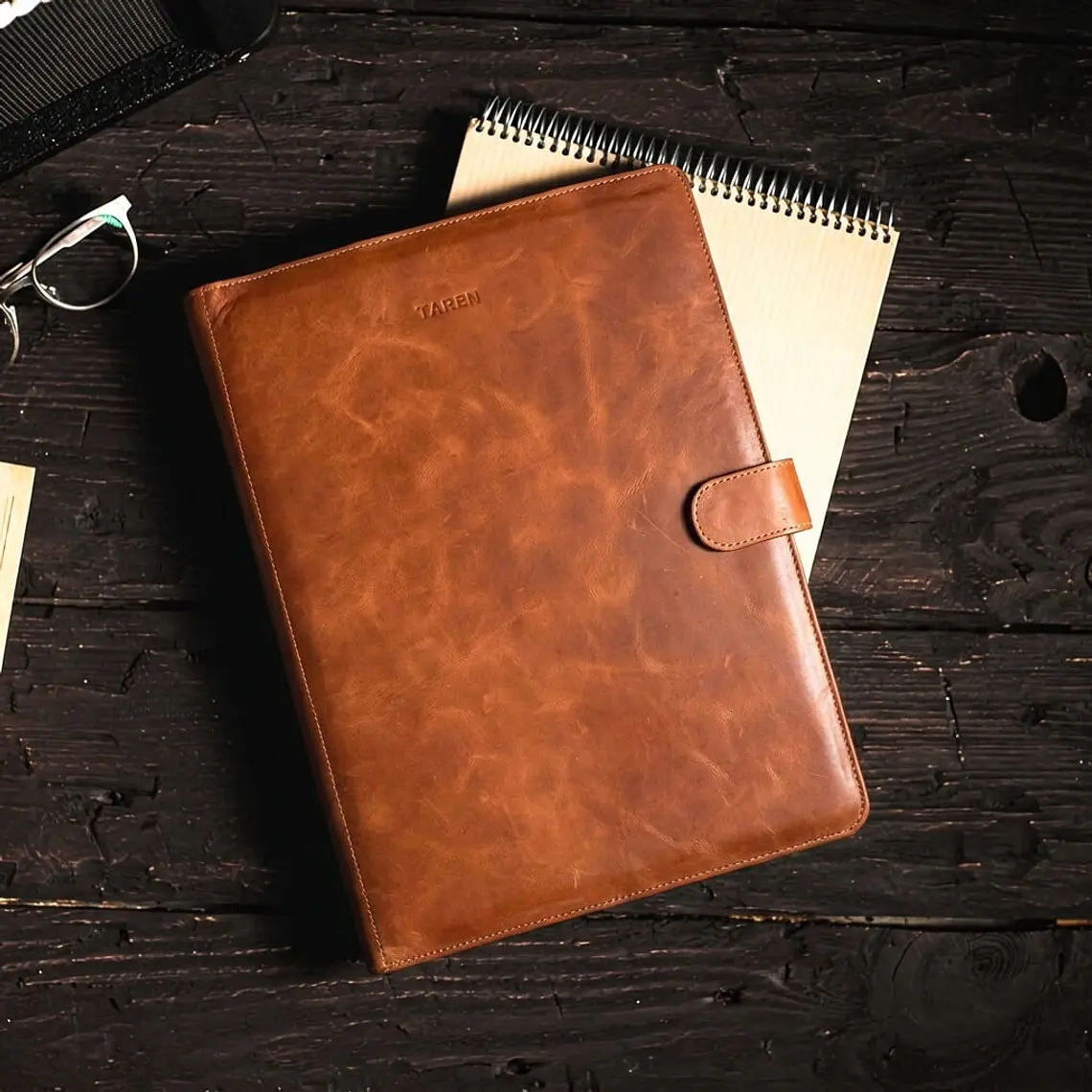 Carpeta de Cuero Rígida — Tamaño Oficio 1