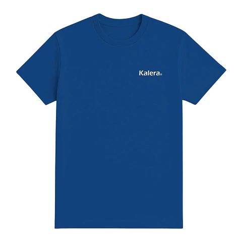 Camiseta basica azul con logo pequeño