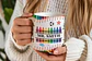 Taza Día del Maestro 🌈 | Se necesita un gran corazón para guiar pequeñas mentes - Miniatura 2
