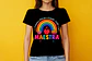 Polera “Maestra” con diseño arcoíris y manzana 🍎 | Regalo ideal para profesoras - Miniatura 2