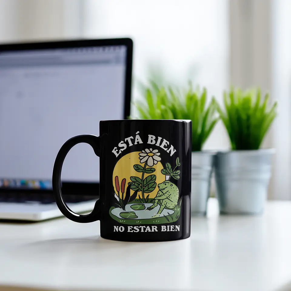 Taza “Está bien no estar bien” 🐸 | Taza motivacional de cerámica negra con diseño positivo 3