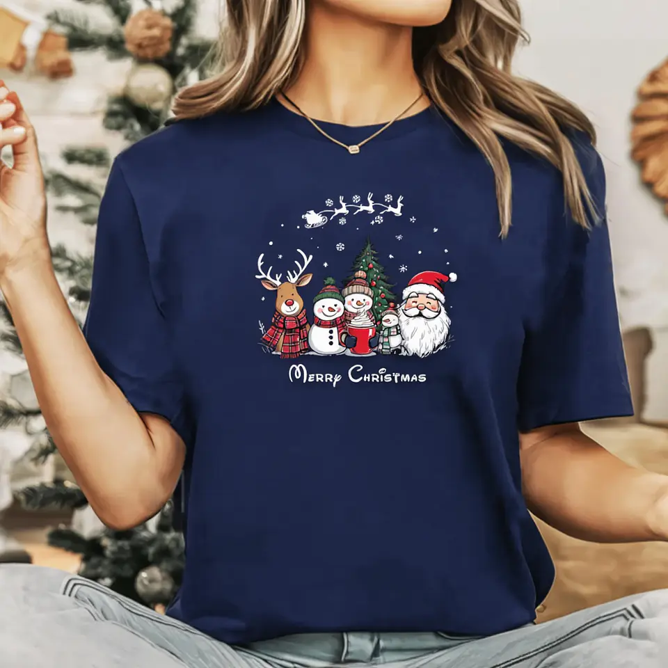 Polera Navideña Merry Christmas – Diseño con Reno, Muñecos de Nieve y Santa | Regalos Navidad 2