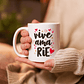 Tazón “Vive Ama Ríe” – Taza Motivacional con Corazones | 11 oz y 15 oz - Miniatura 4