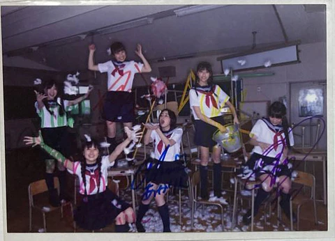 Foto autografiada original grupo Idol Momoiro Clover