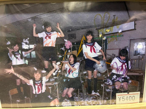 Foto autografiada original grupo Idol Momoiro Clover