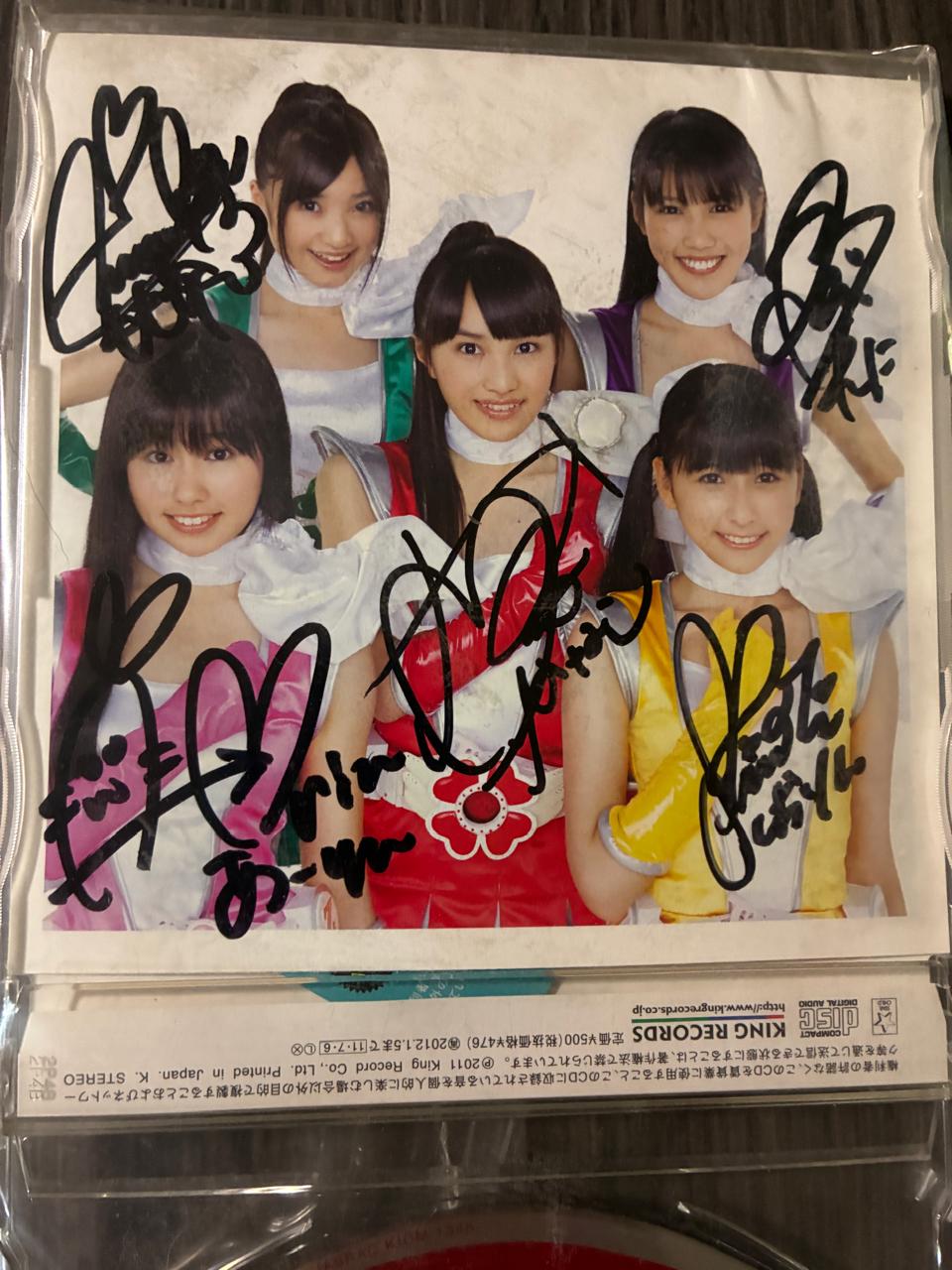 CD original autografiado Grupo Idol Momoiro Clover Z DENSETSU -OWARINAKI KAKUMEI- 1