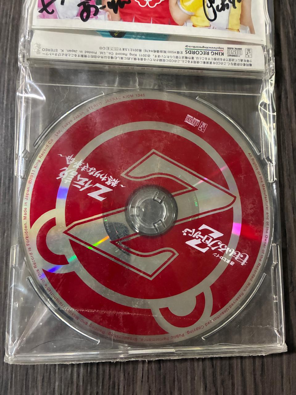 CD original autografiado Grupo Idol Momoiro Clover Z DENSETSU -OWARINAKI KAKUMEI- 2