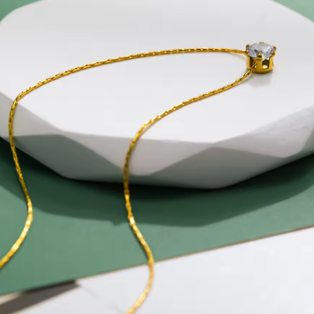 Colar em Aço Inoxidável com Pingente de Pedra Brilhante 7