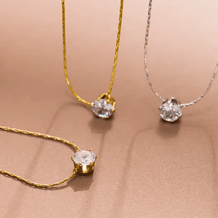 Colar em Aço Inoxidável com Pingente de Pedra Brilhante