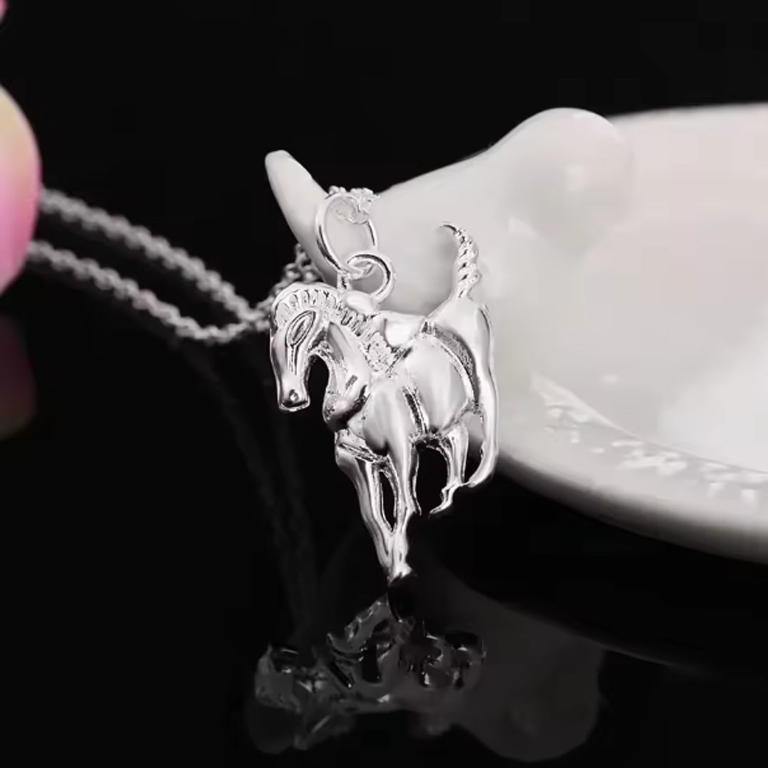 Colar com Pingente de Cavalo Banhado a Prata  3