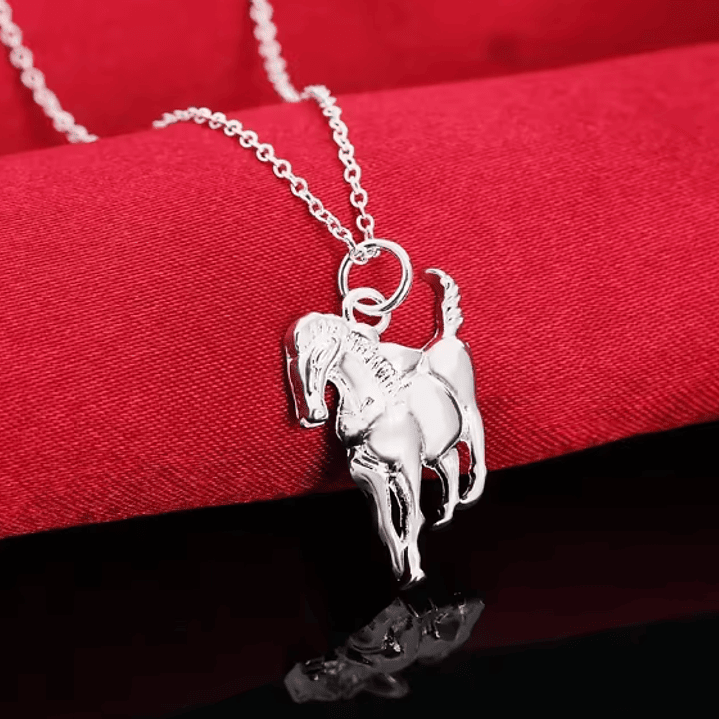 Colar com Pingente de Cavalo Banhado a Prata  2