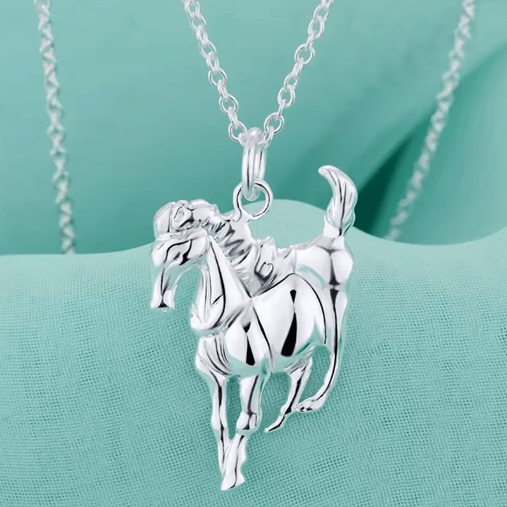 Colar com Pingente de Cavalo Banhado a Prata  1