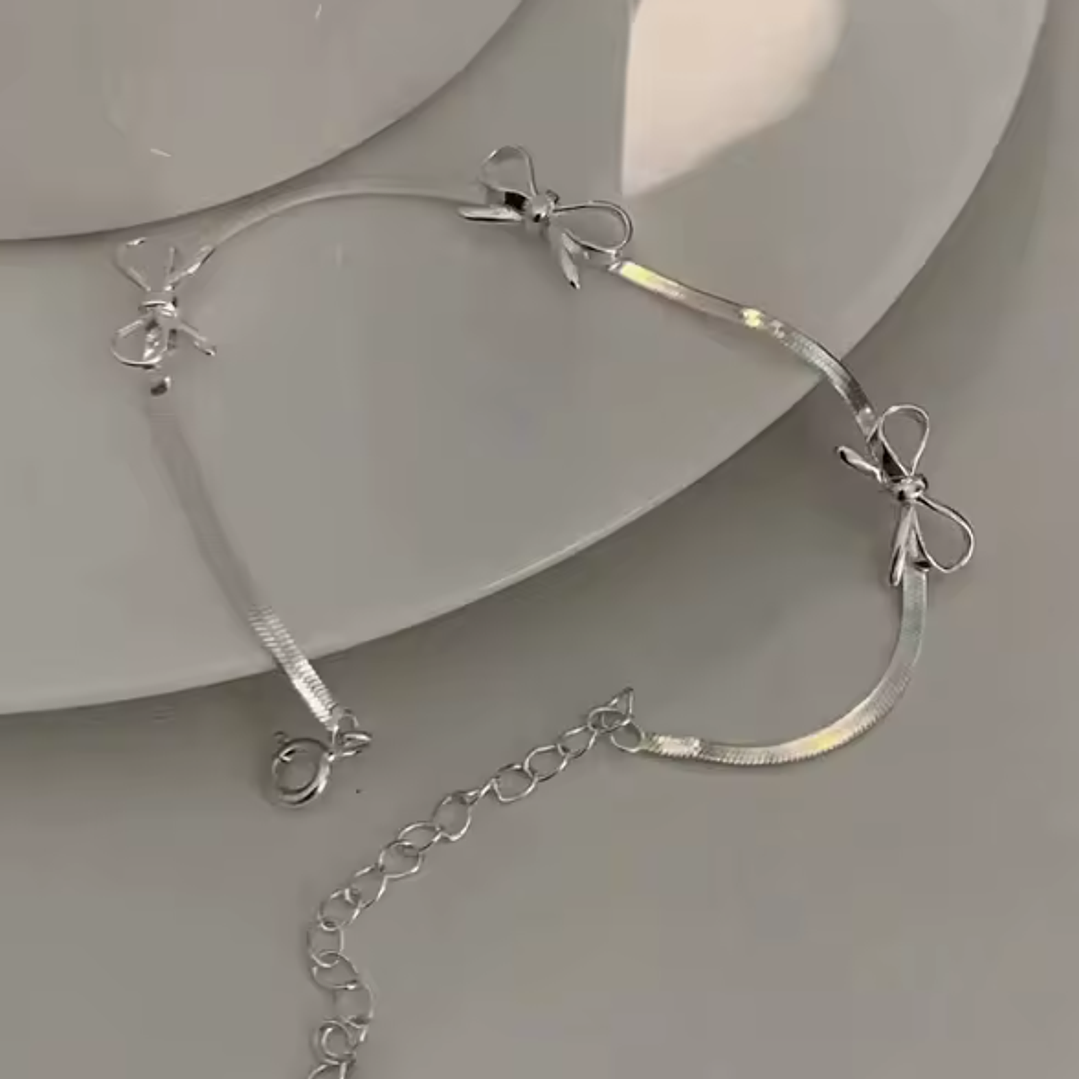 Pulseira Banhada a Prata com Laços Delicados 3