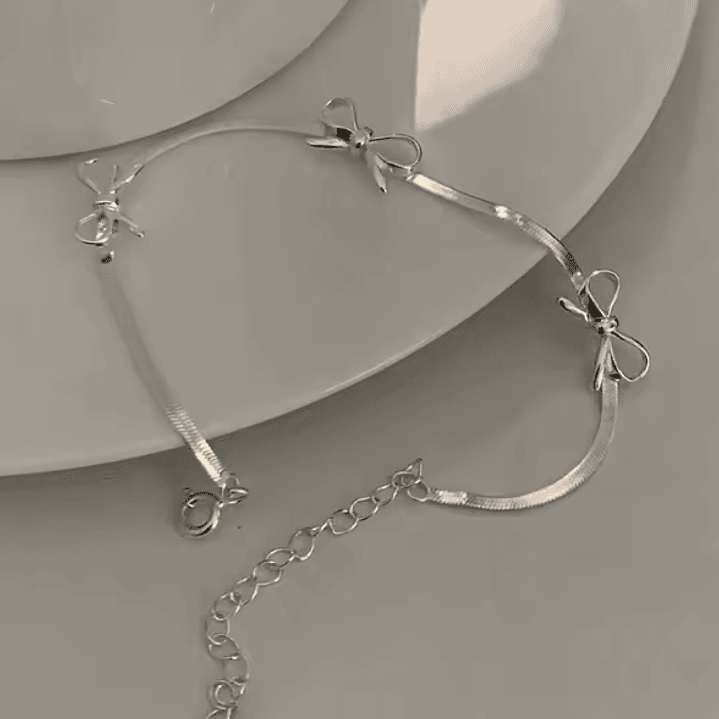 Pulseira Banhada a Prata com Laços Delicados 3