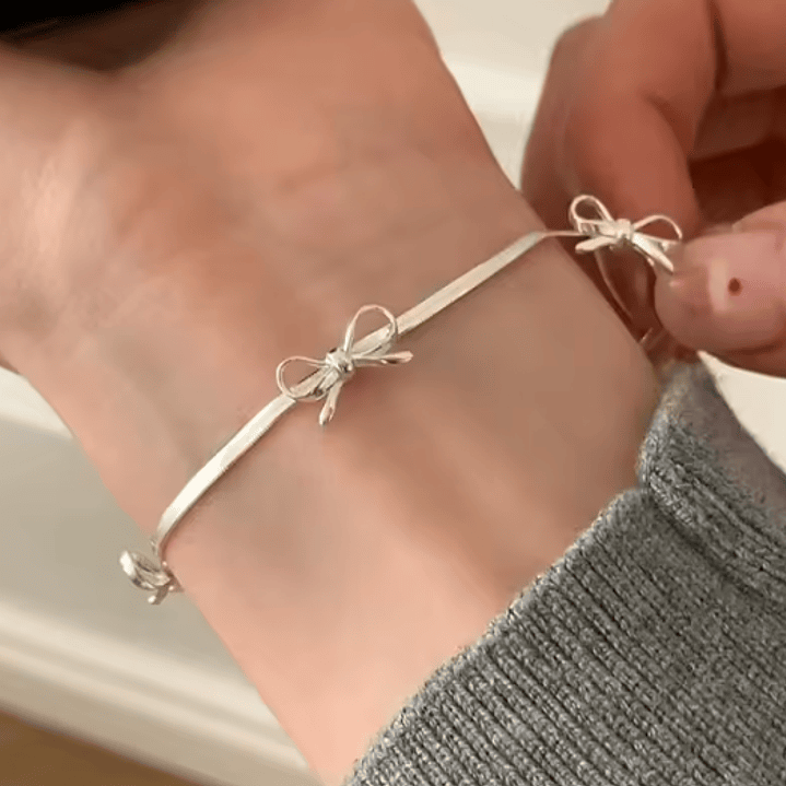 Pulseira Banhada a Prata com Laços Delicados 1