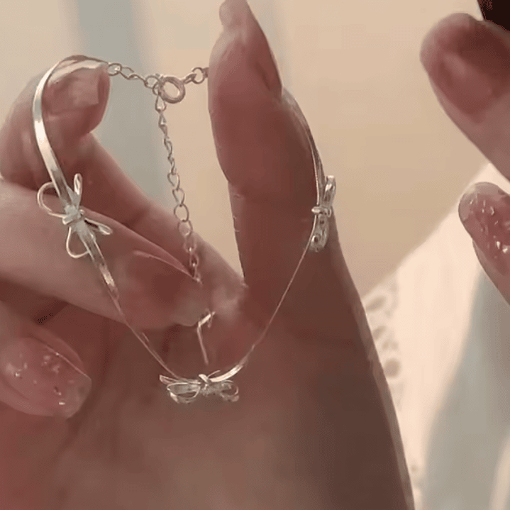 Pulseira Banhada a Prata com Laços Delicados 4