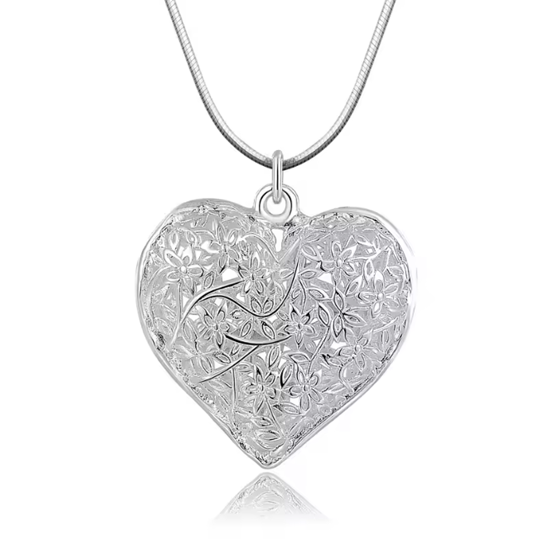 Colar Coração Vazado Floral – Banhado a Prata 1