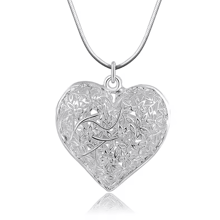 Colar Coração Vazado Floral – Banhado a Prata 1
