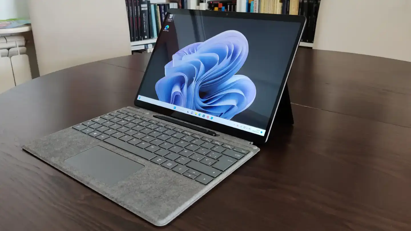 MICROSOFT SURFACE PRO 9 - 13' CORE I7 12GEN, 16GB RAM + 1TB SSD, WINDOWS 11 7