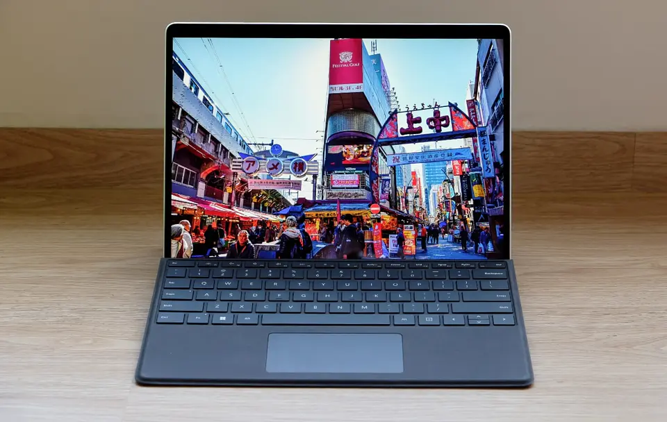 MICROSOFT SURFACE PRO 9 - 13' CORE I7 12GEN, 16GB RAM + 1TB SSD, WINDOWS 11 8